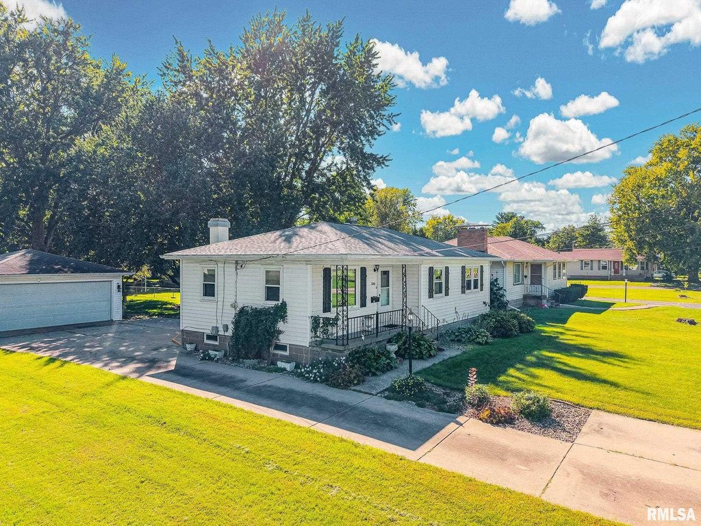 housing in Galesburg Illinois under 150000