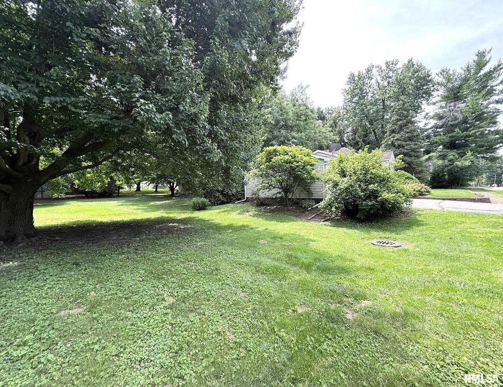 property under 150K in Henderson Illinois