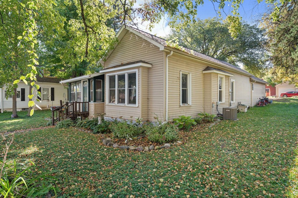 Waseca Minnesota home under 150,000