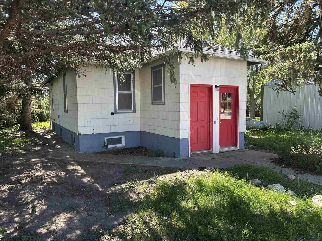 cheap housing under 150K Martin South Dakota