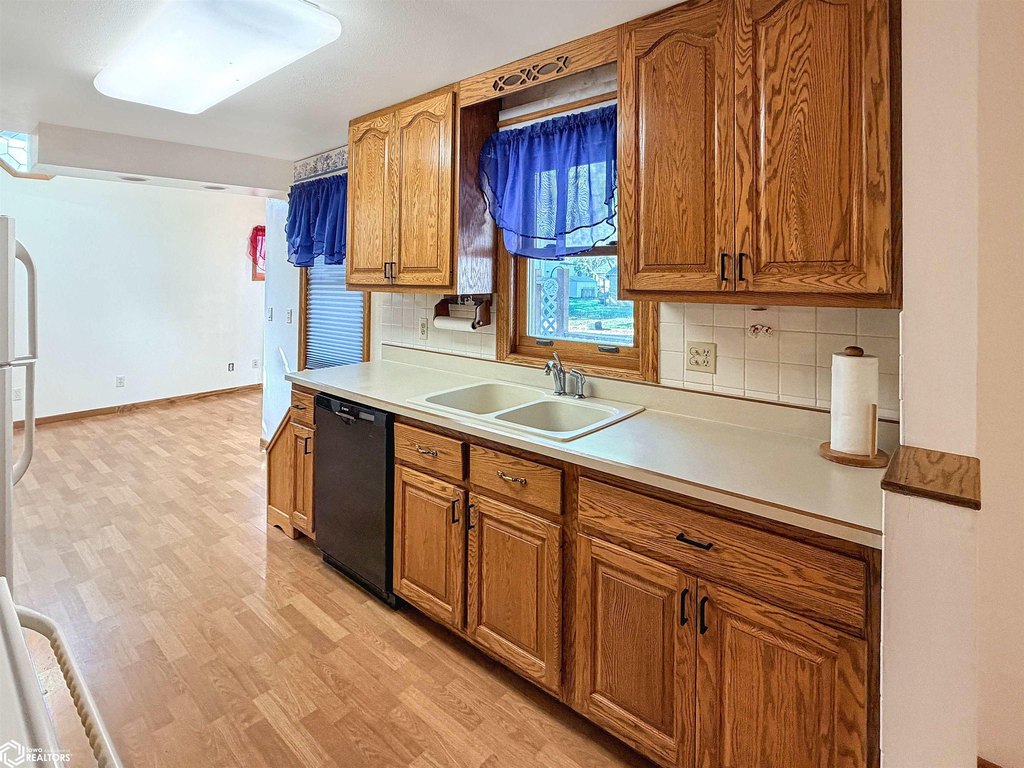 cheap housing under 150K Hampton Iowa