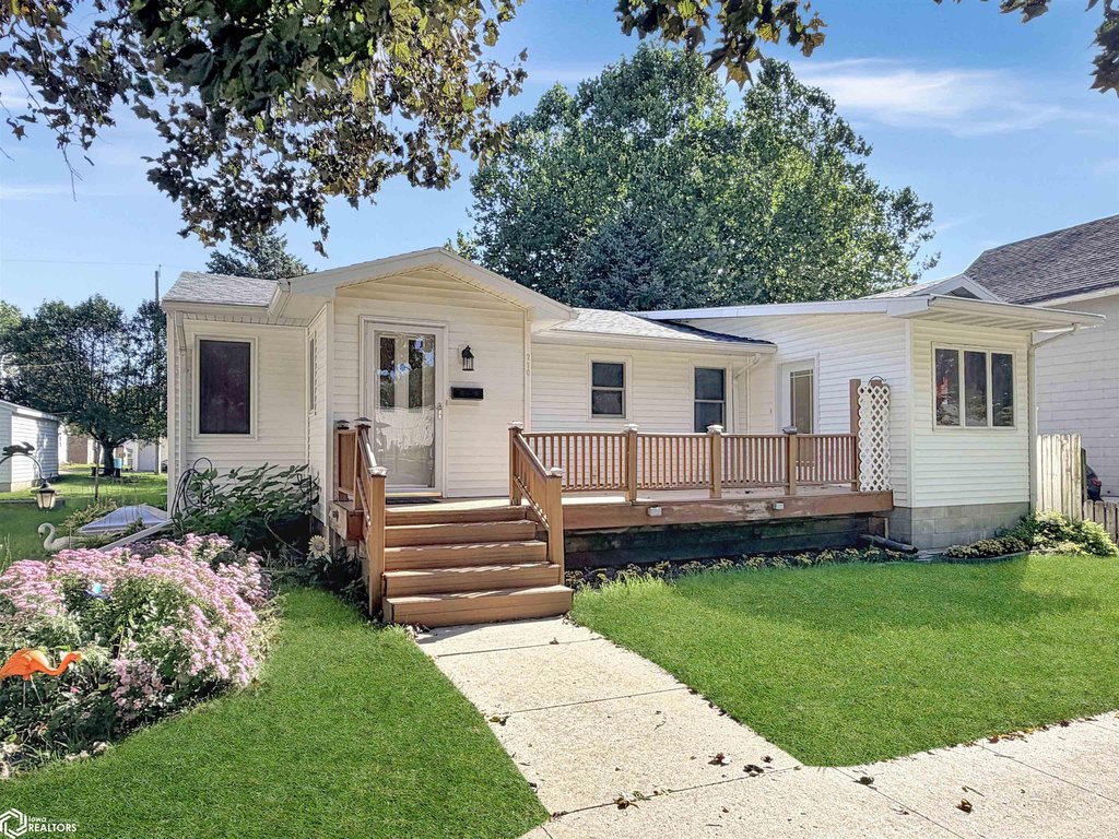 budget Hampton Iowa home under 150,000