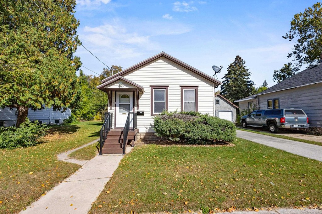 affordable house under 150K Green Bay Wisconsin