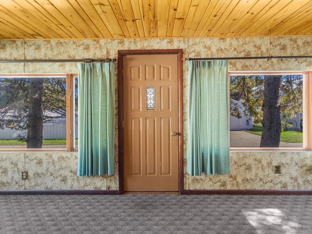 budget Marinette Wisconsin home under 150000