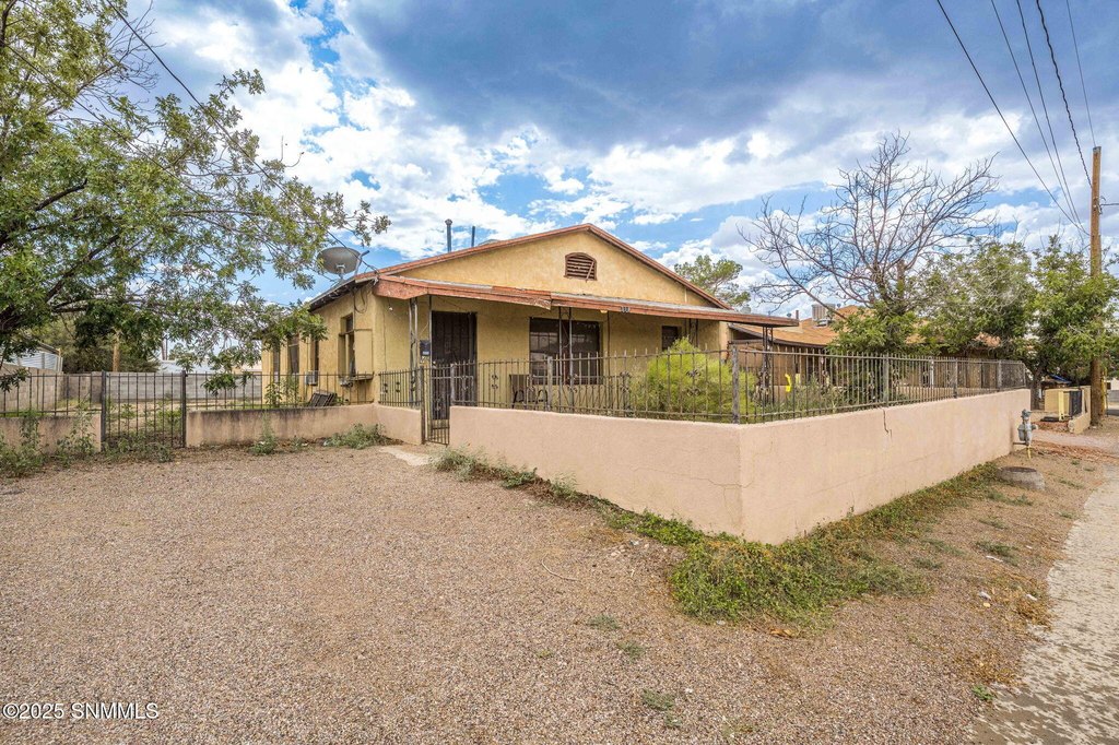 Las Cruces house under $150,000 New Mexico
