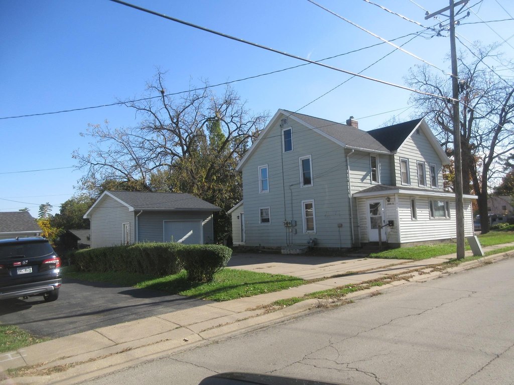 under 150000 housing Platteville Wisconsin