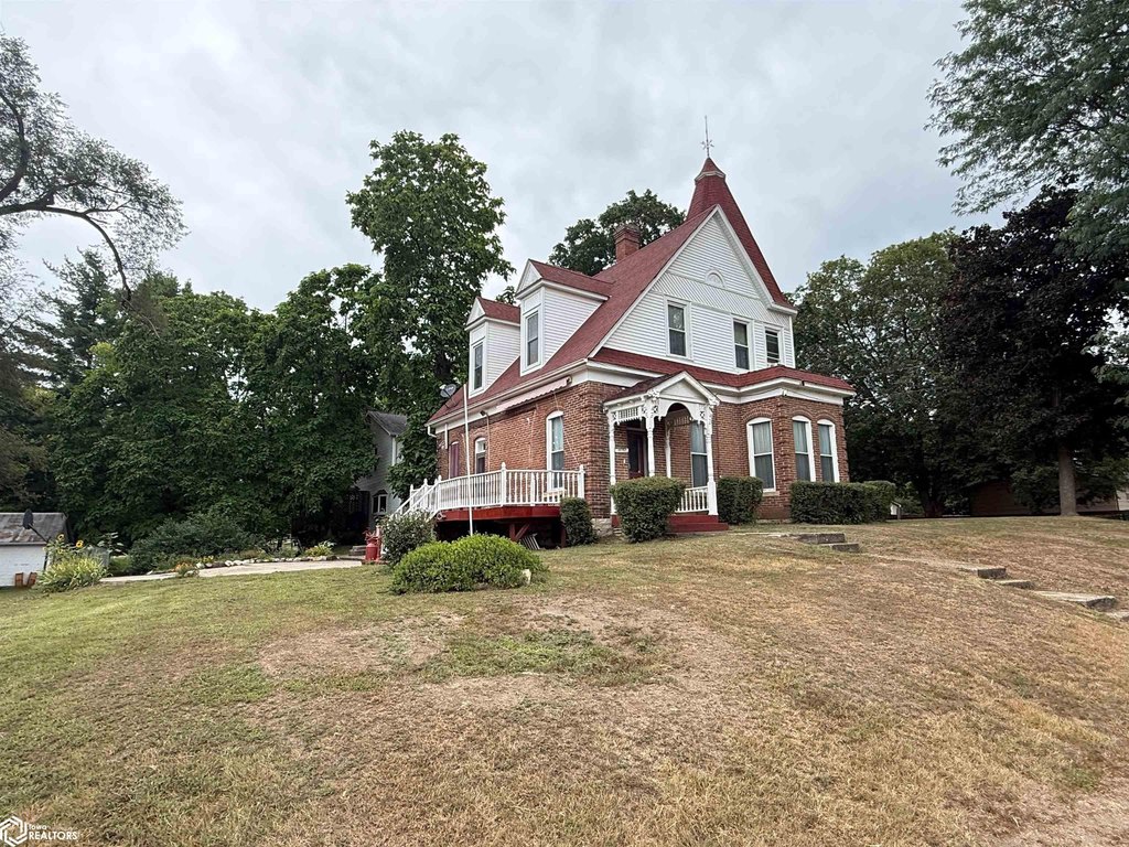 under 150K property in Farmington Iowa