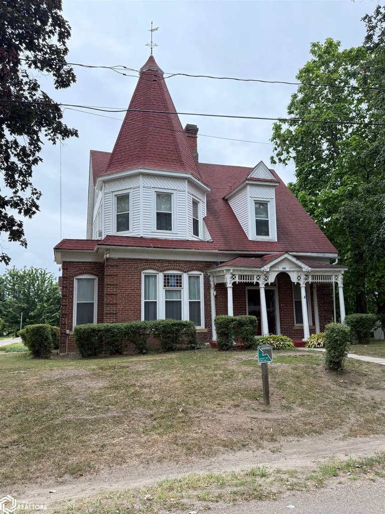 Farmington Iowa under 150,000 home