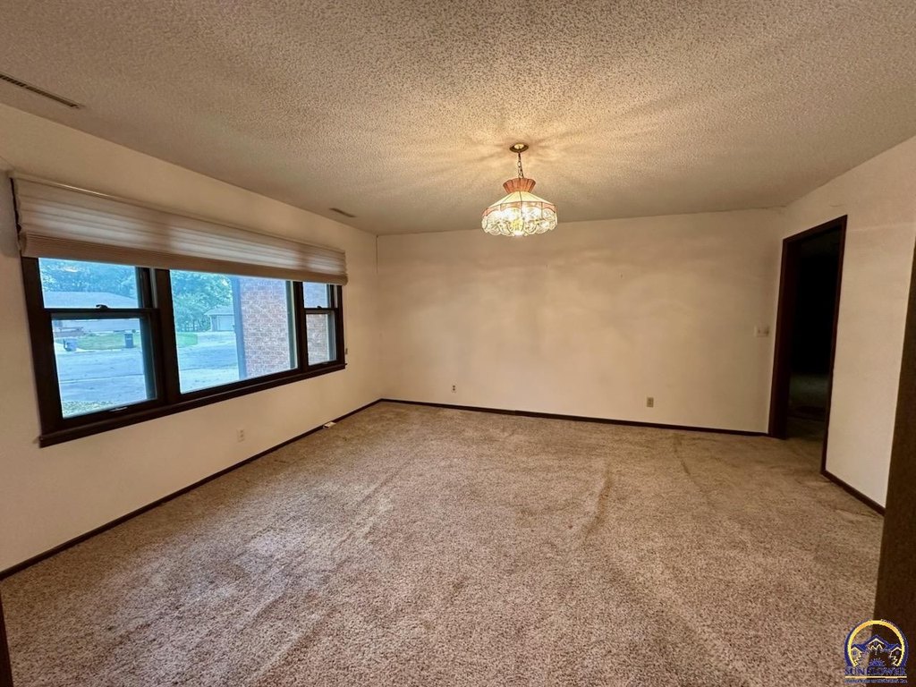under 150K cheap property Emporia Kansas