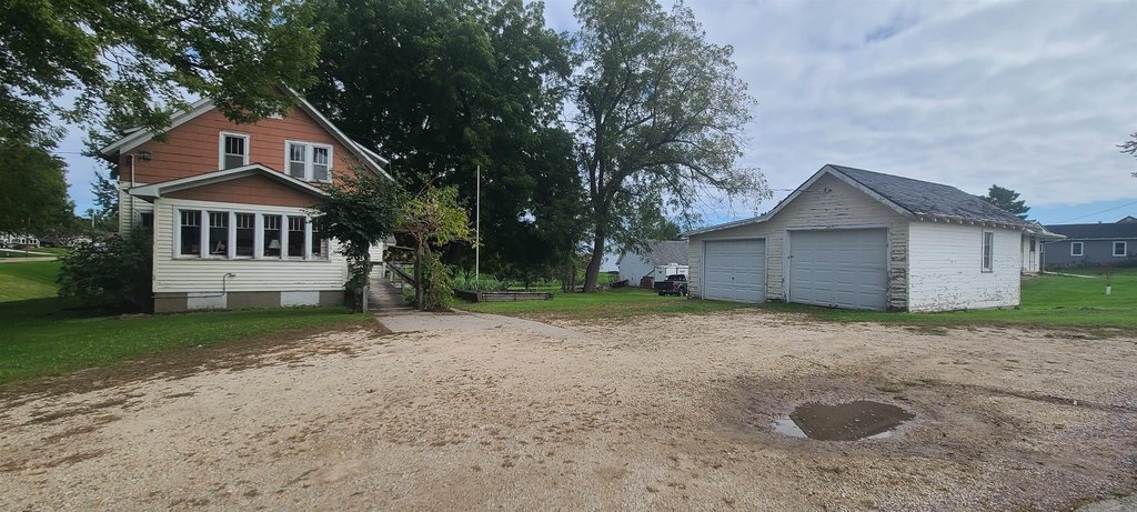 property under $150,000 in Garnavillo Iowa