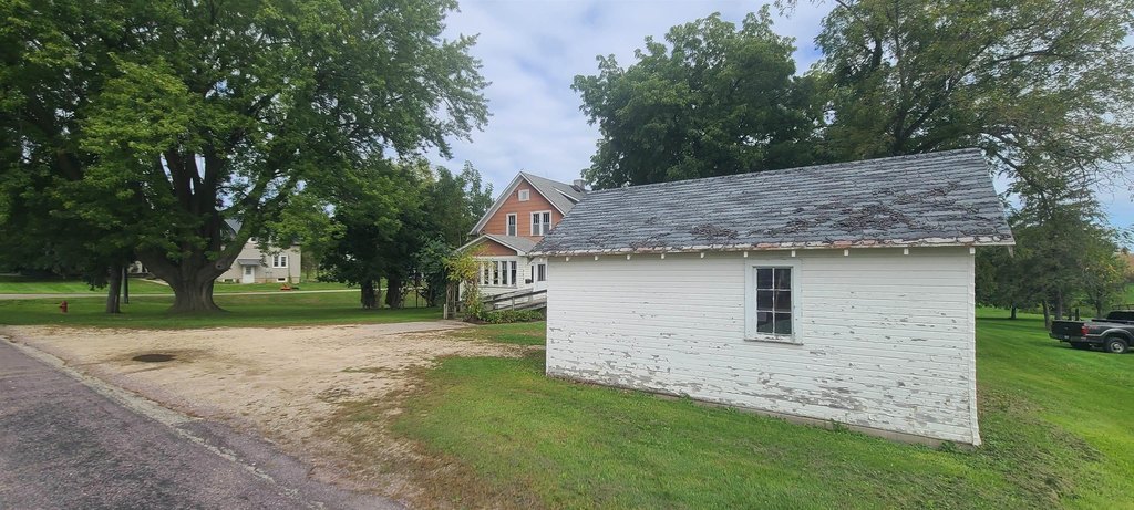 affordable house under 150K in Garnavillo Iowa