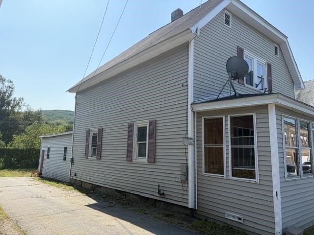 housing in Berlin New Hampshire under 150000