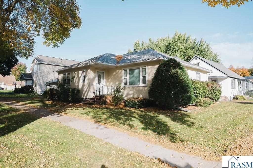 Blue Earth Minnesota housing under 150000