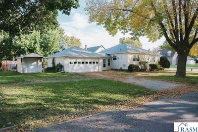Blue Earth Minnesota home under 150,000
