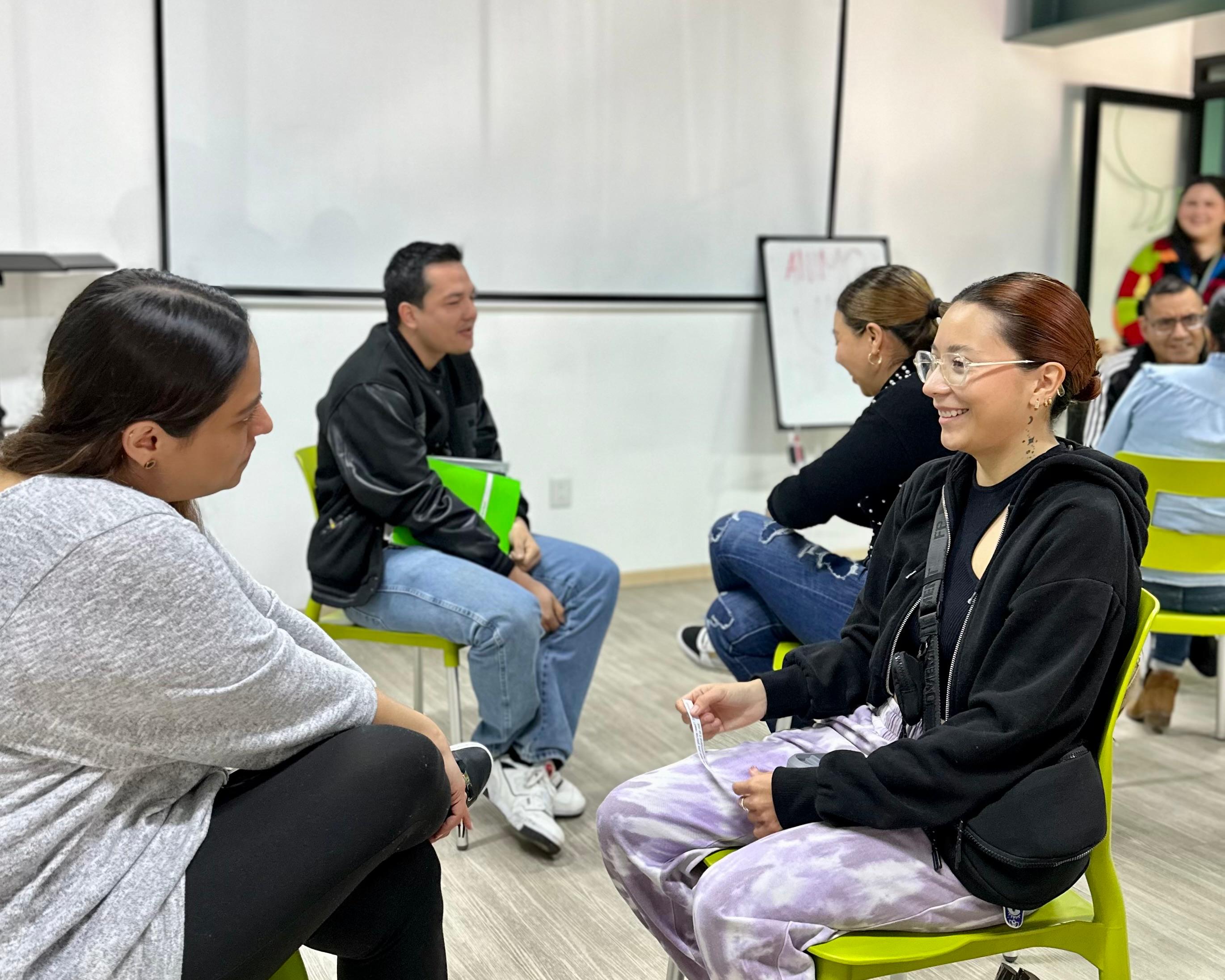Estudiantes de Inglés Individual practicando inglés