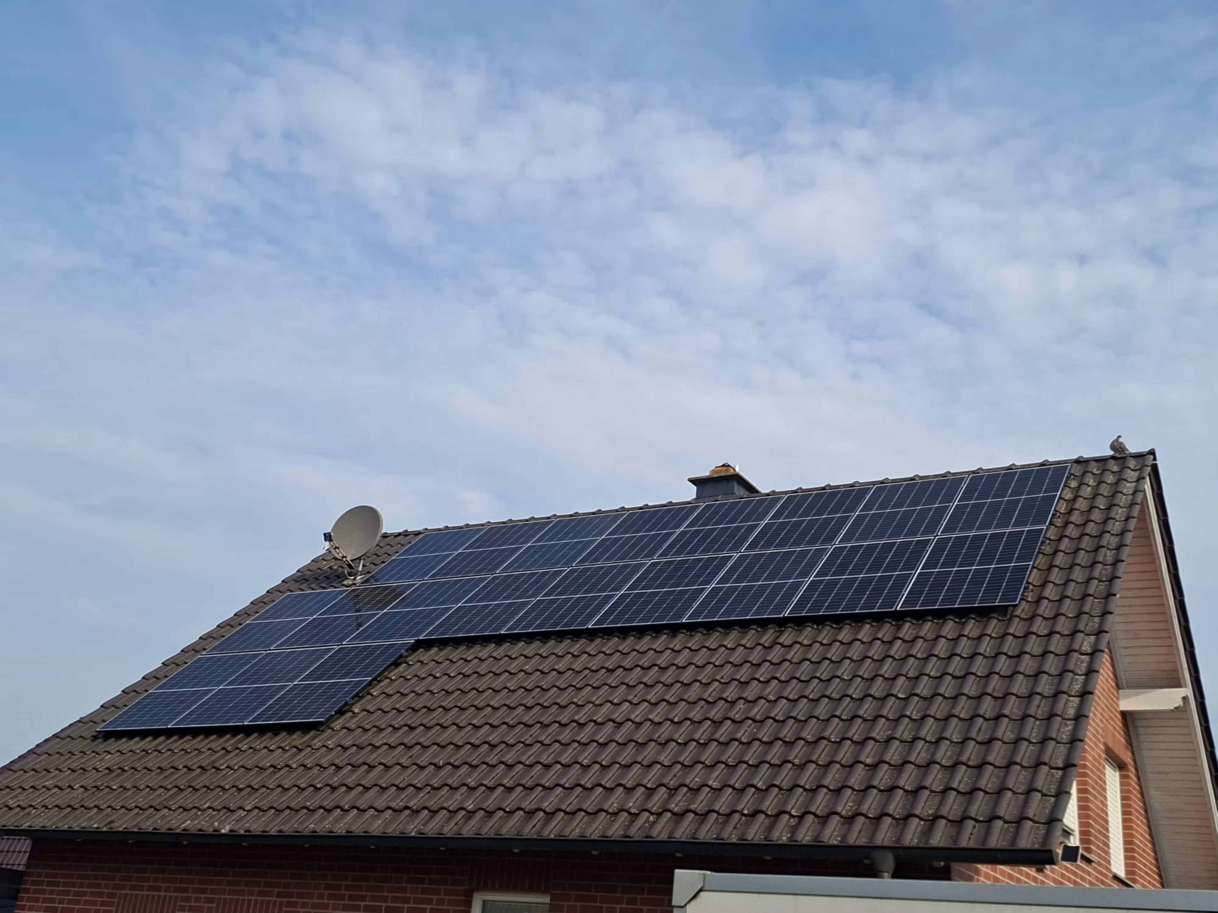 Professionell gereinigte Solaranlage auf einem Einfamilienhaus in Rheine