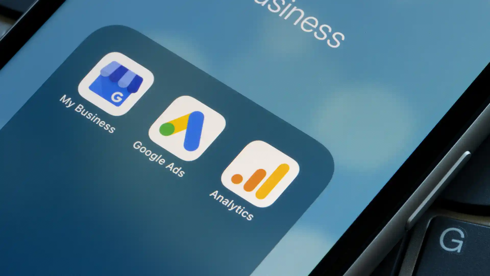 Search and analytics platforms supporting SEO strategy, business visibility and long-term digital growth.