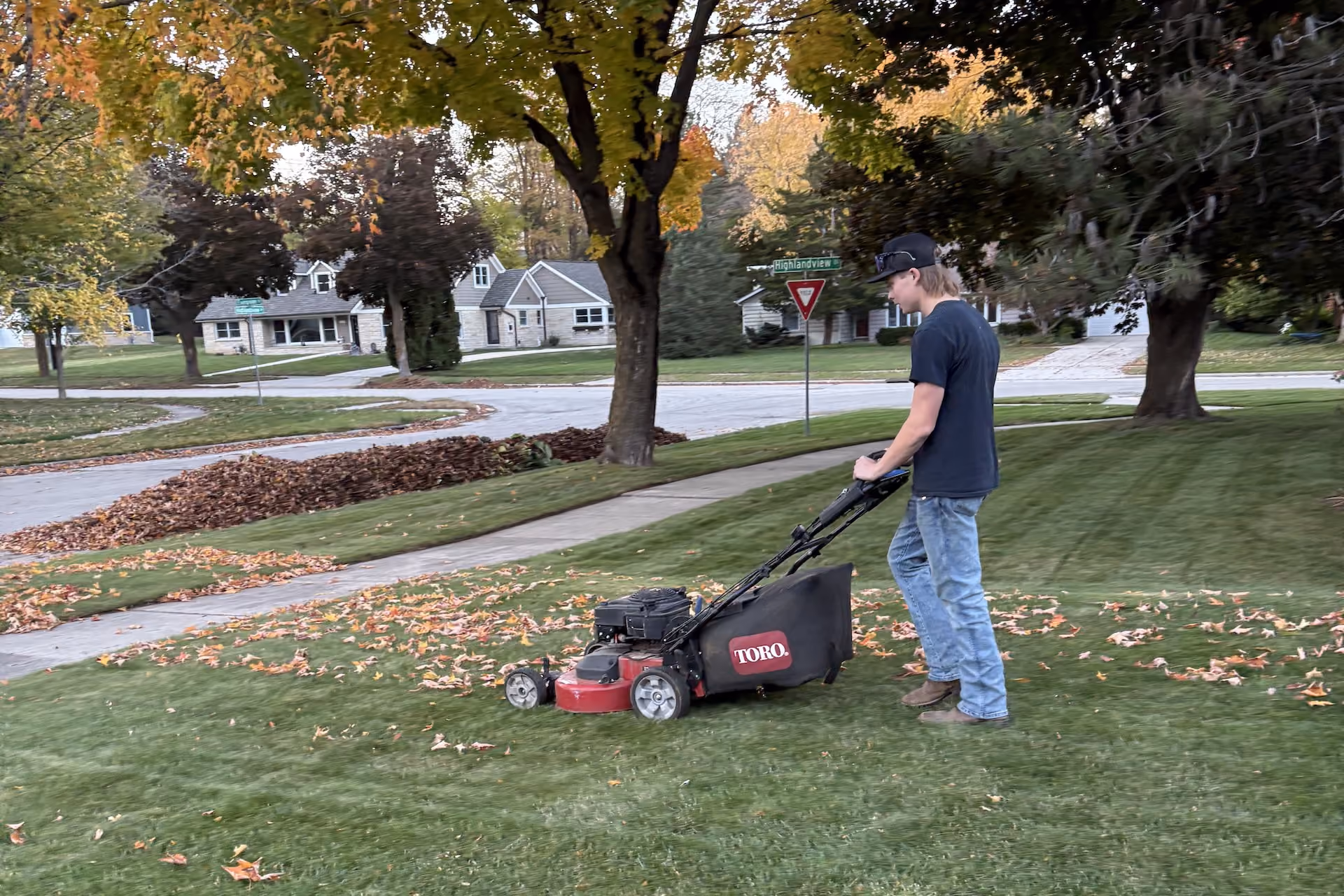 Professional lawn maintenance near me for homes and businesses in Southeastern Wisconsin