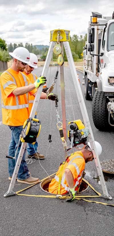 Confined space entry tripod setup
