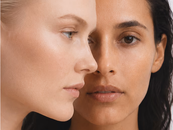 Twee vrouwen met een gezonde, stralende huid van dichtbij