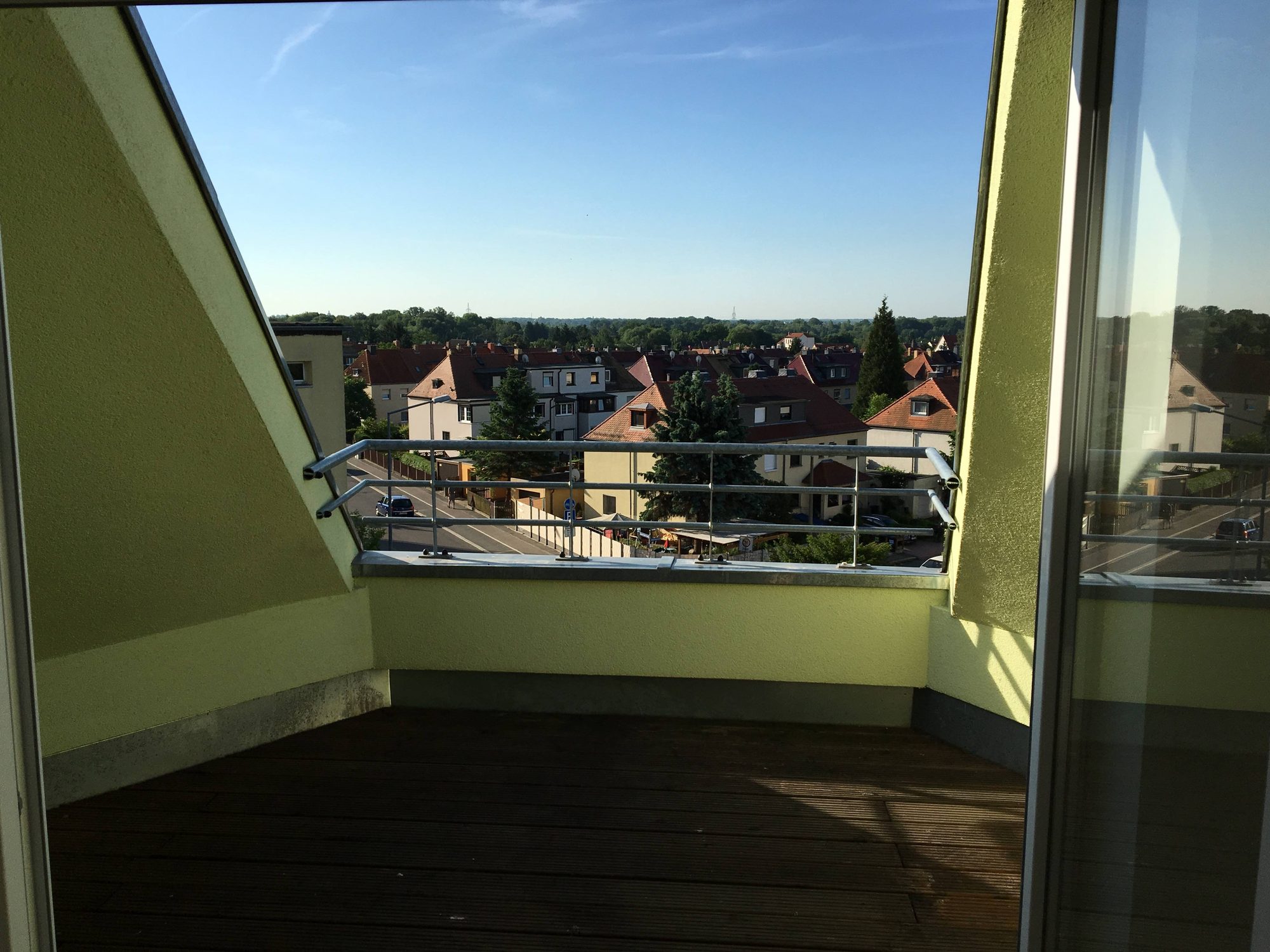 Loggia mit Blick über die Dächer von Großzschocher