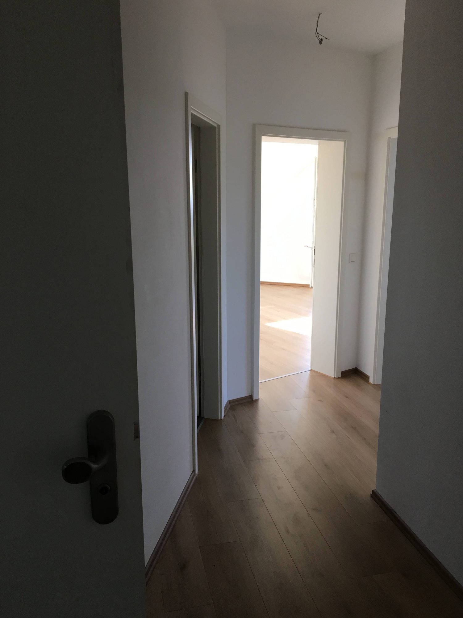 Flur mit neuen Innentüren