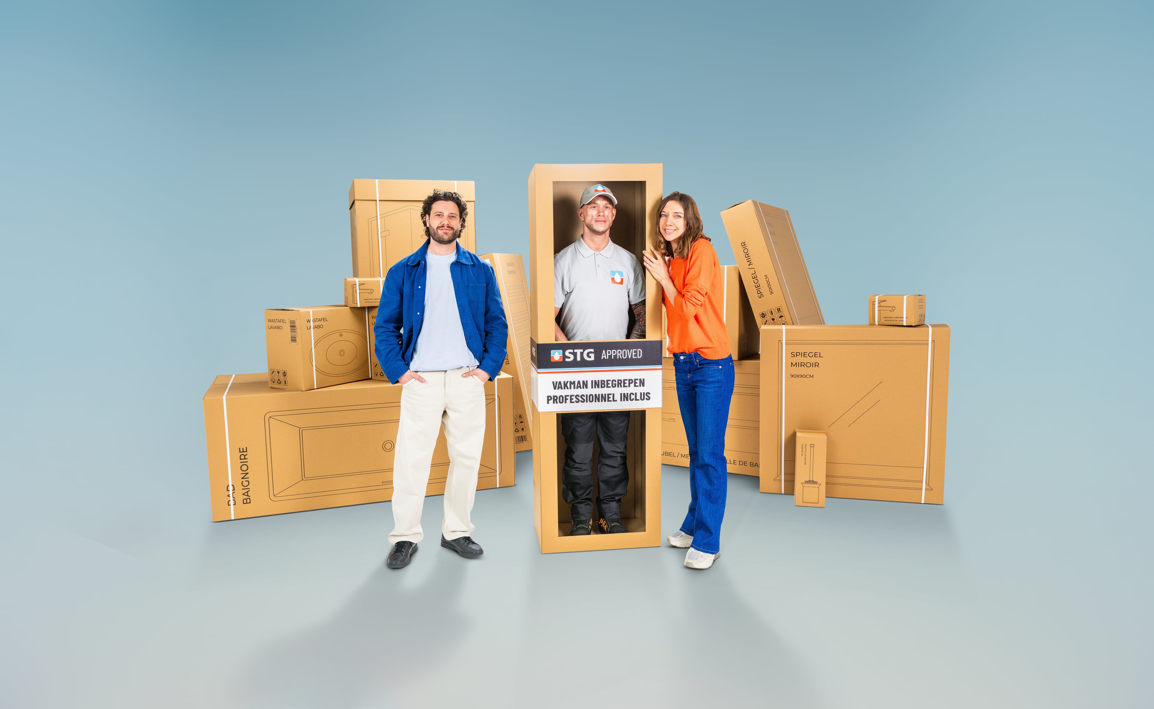 Koppel tussen kartonnen dozen, met een vakman in een doos