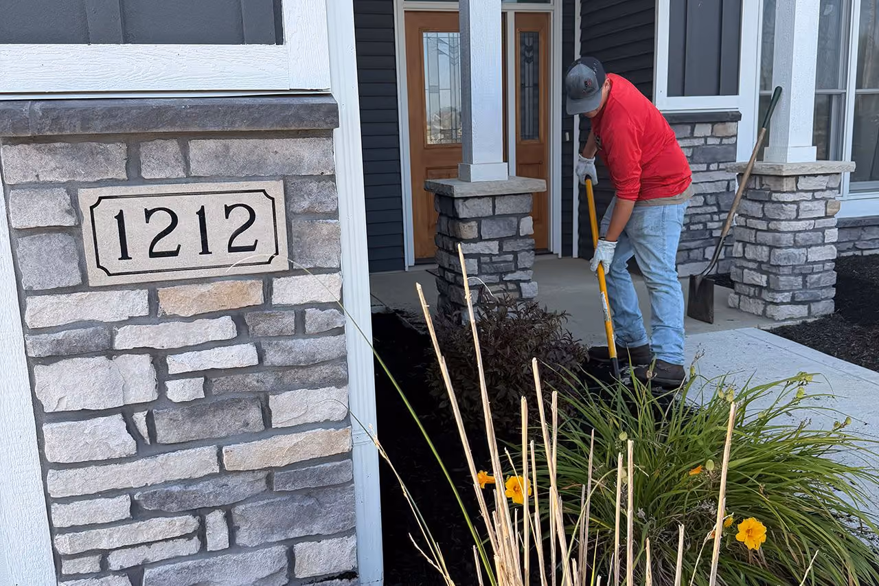 Professional landscape crew | Monmouth Valley Lawn and Landscaping | Fort Wayne, Indiana