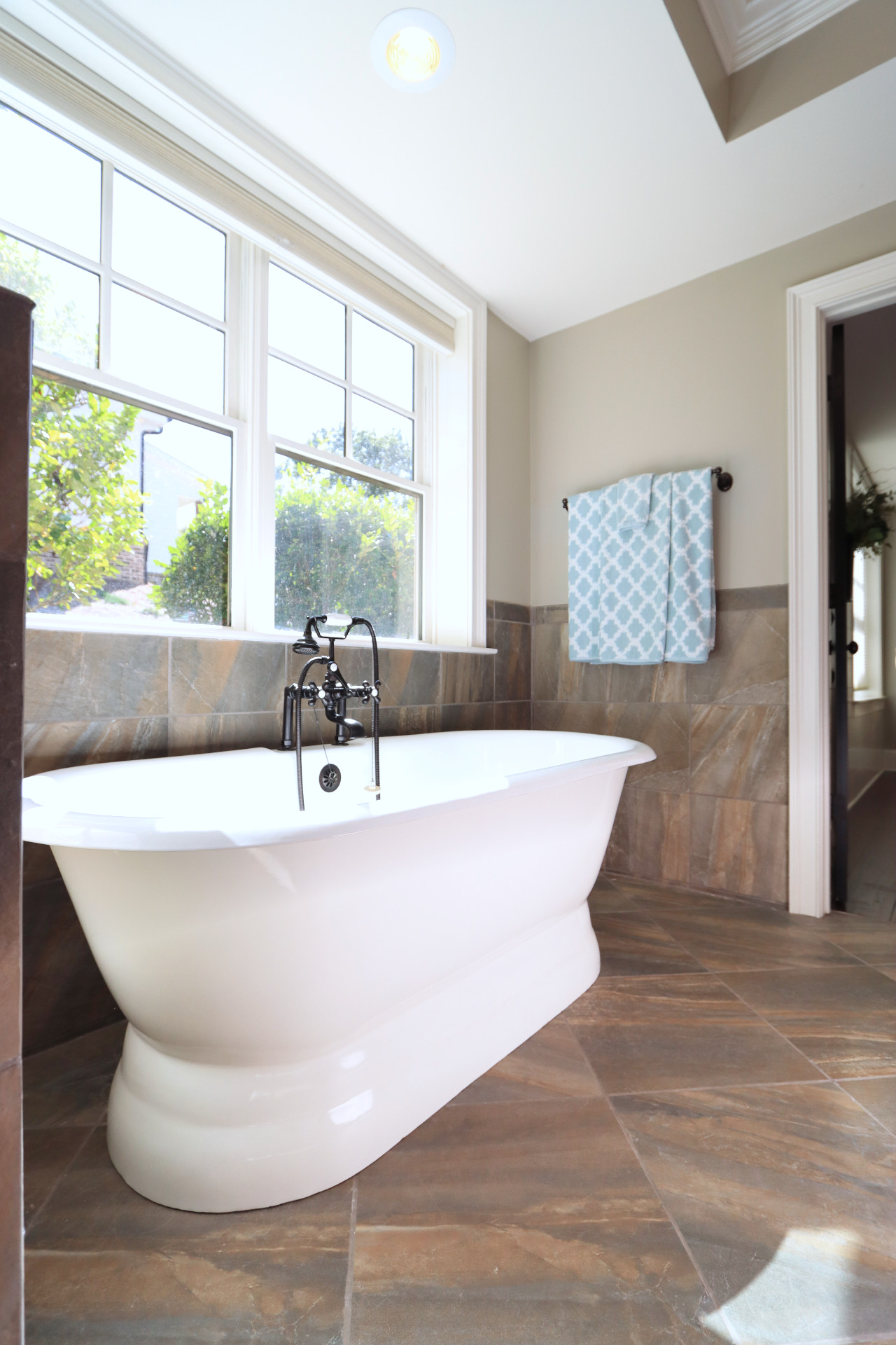 Basement standalone tub