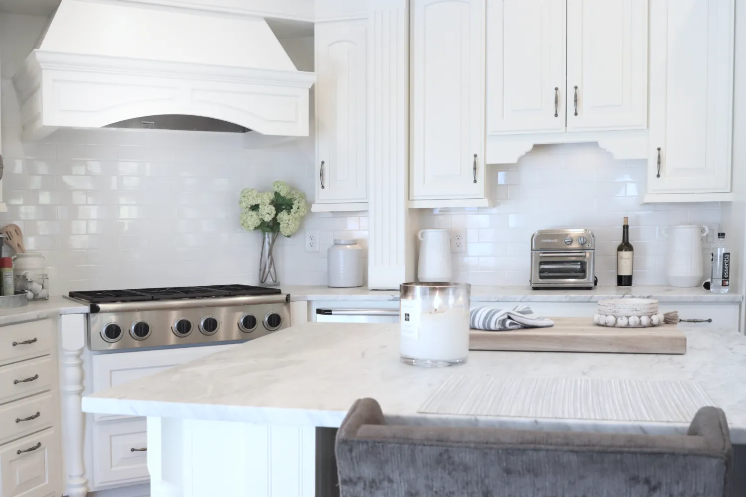 Gourmet kitchen with range hood