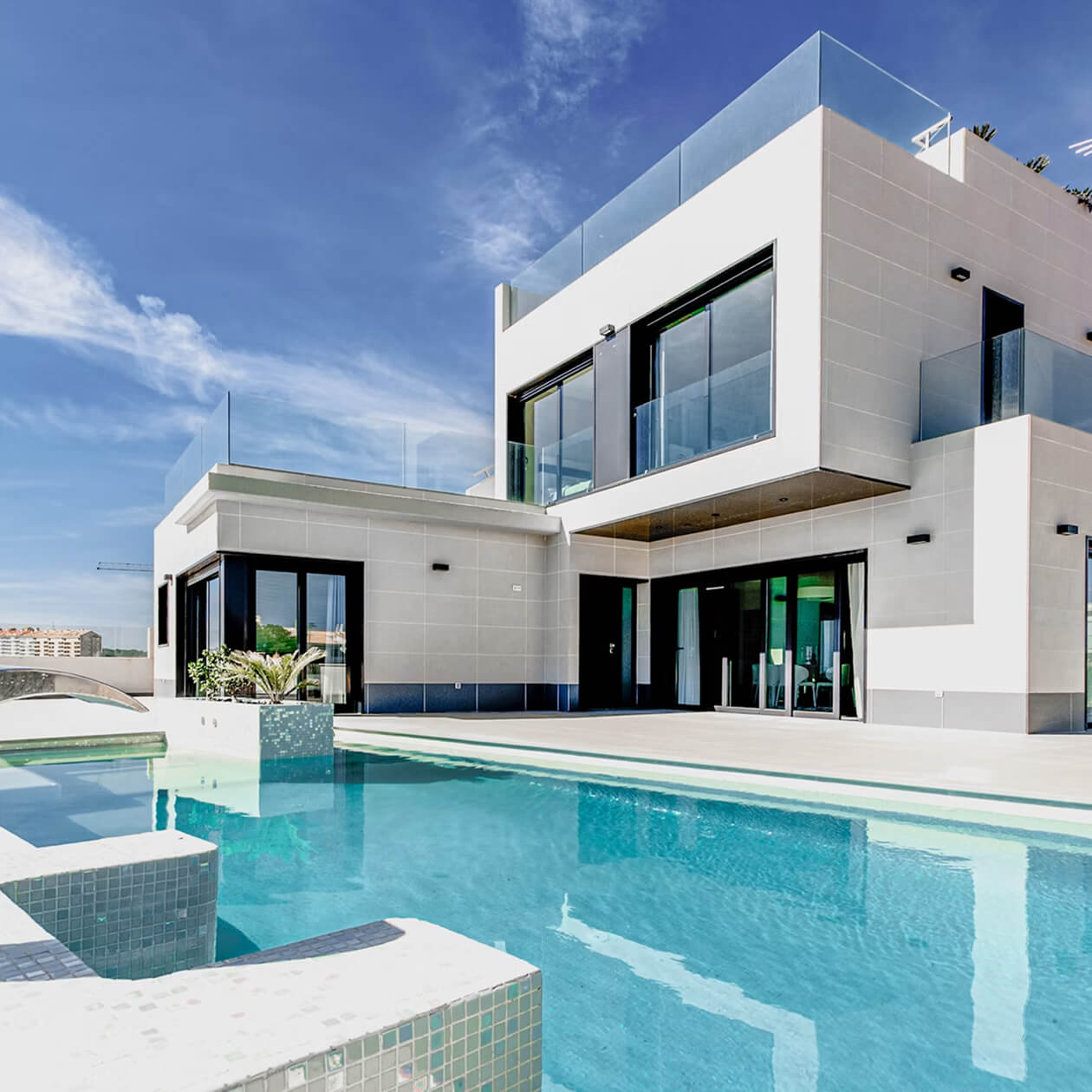 Elite Harbour Penthouse Residence