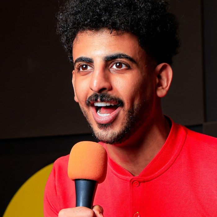 Abdullah Jamil (Abdoh4Magic) performing stand-up comedy with a microphone