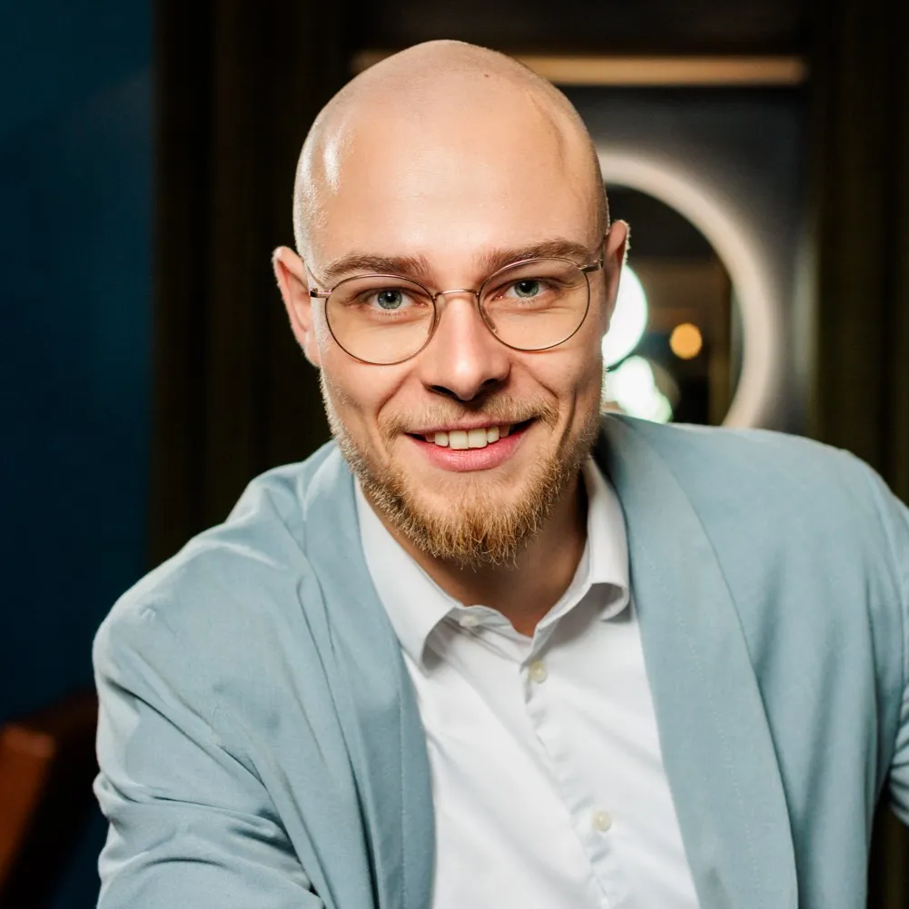 Adrian Schmitt, Geschäftsführer