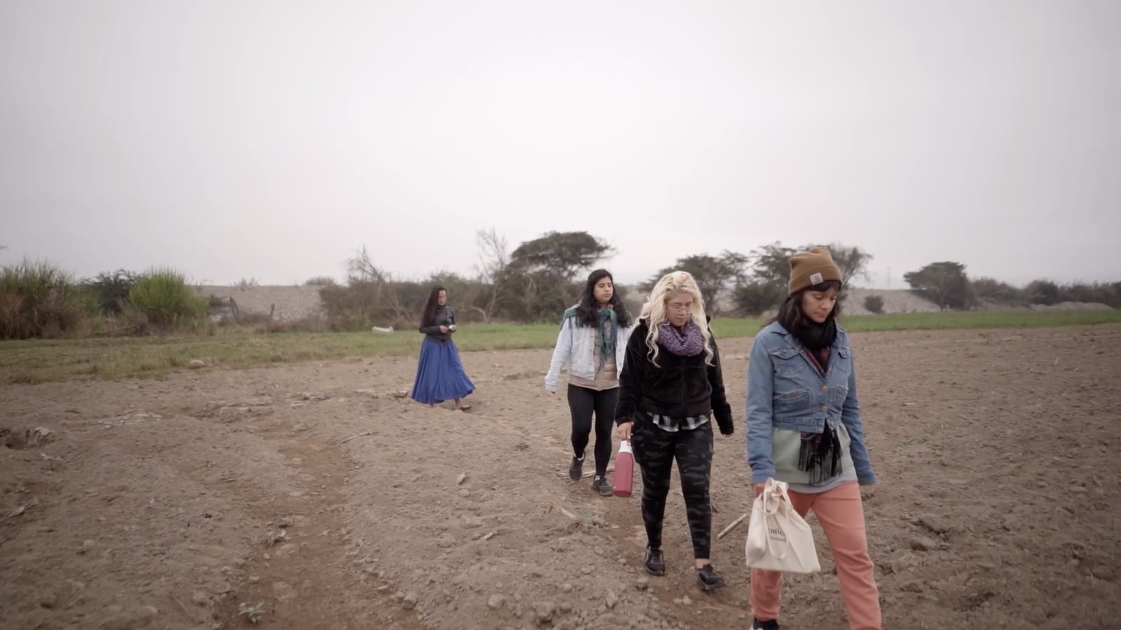 Walking out to the fields, El Carmen