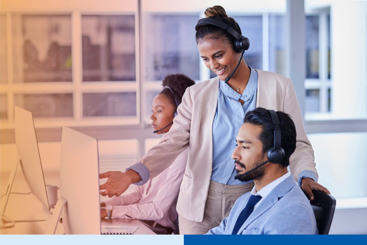 Call center team leader coaching customer support agents