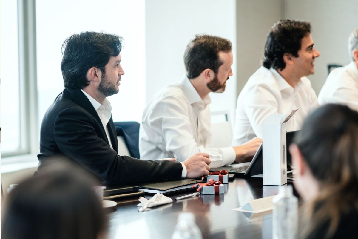 Founders comparing nearshore vs. onshore engineer cost