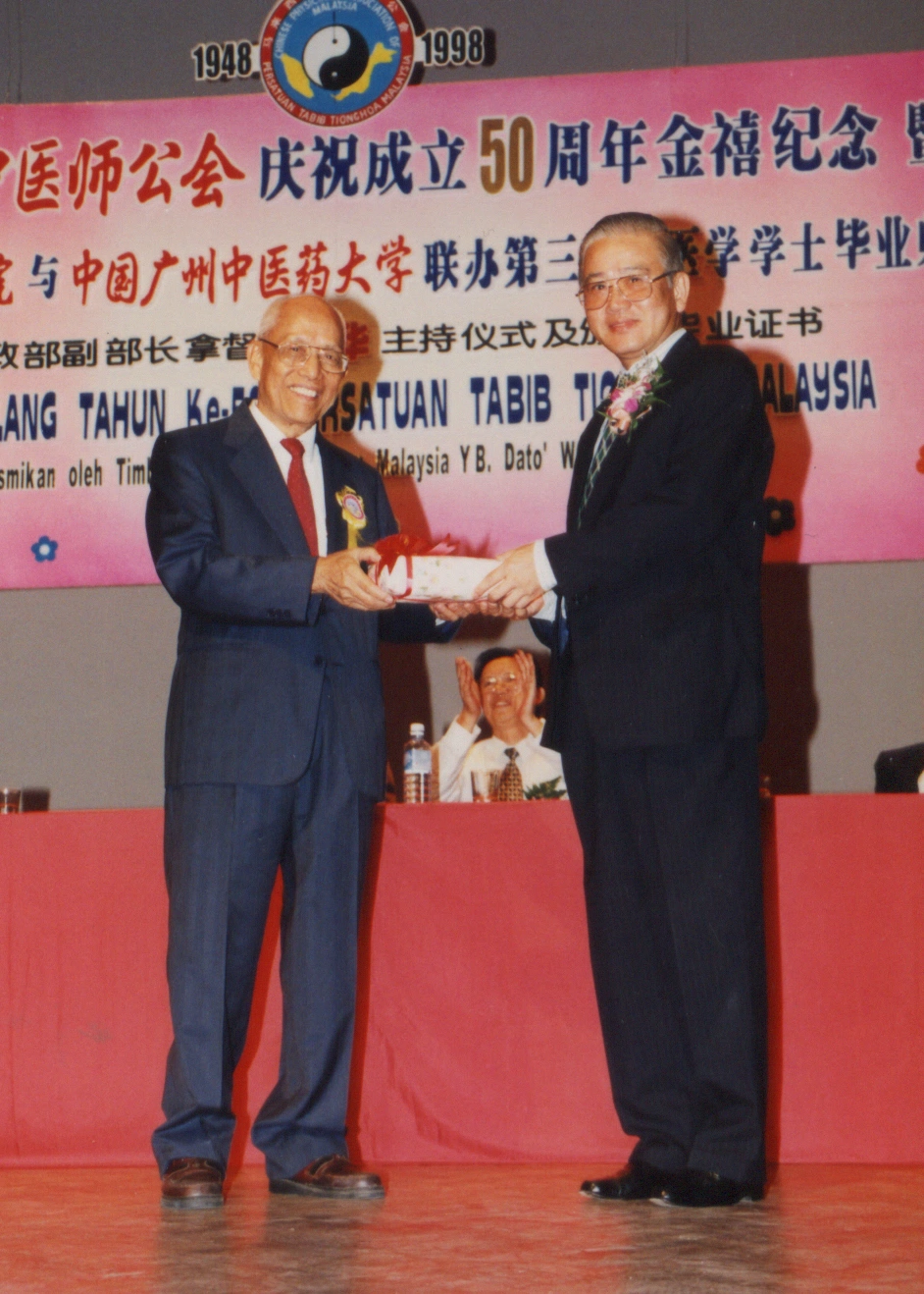 黄叔平品牌历史照片