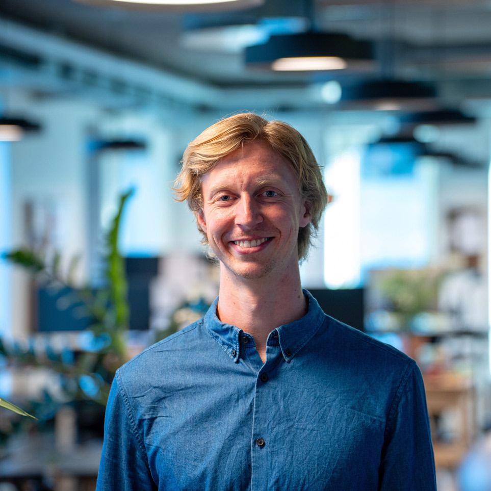 Portræt af Kasper, kommunikationsansvarlig hos Atjou