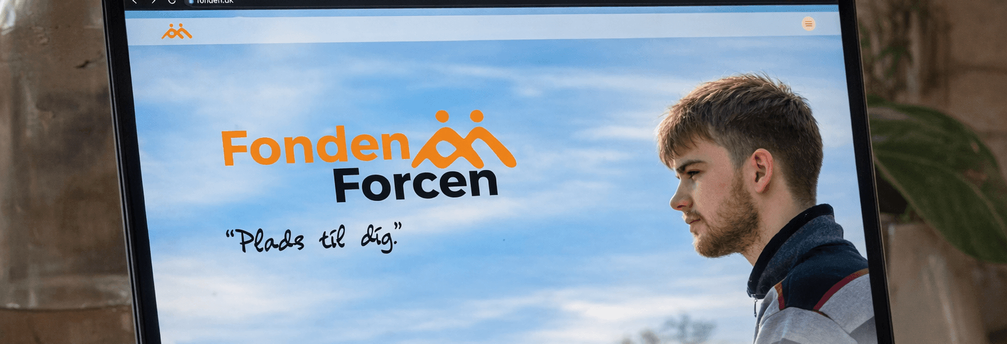 Fonden Forcens hjemmeside på en skærm