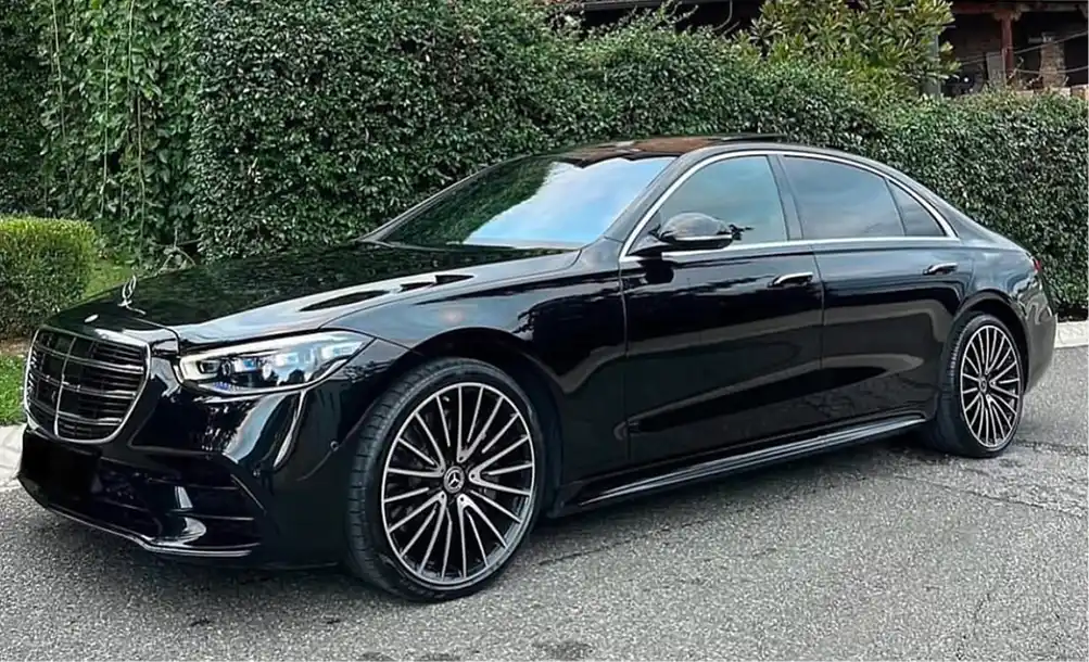 Mercedes-Benz Classe S nera per servizio chauffeur executive Jetlimolux in Svizzera