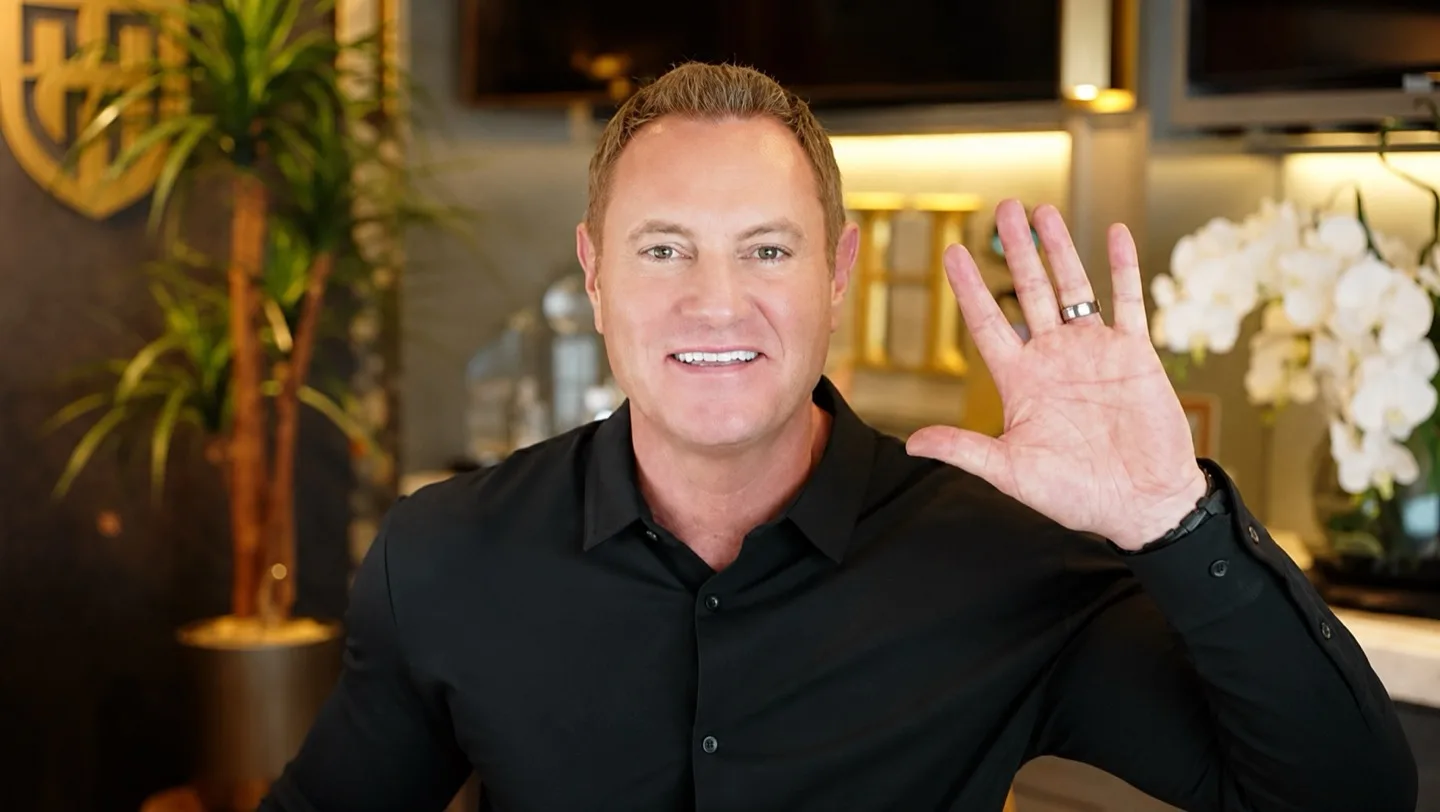 Darren Hardy waving hello