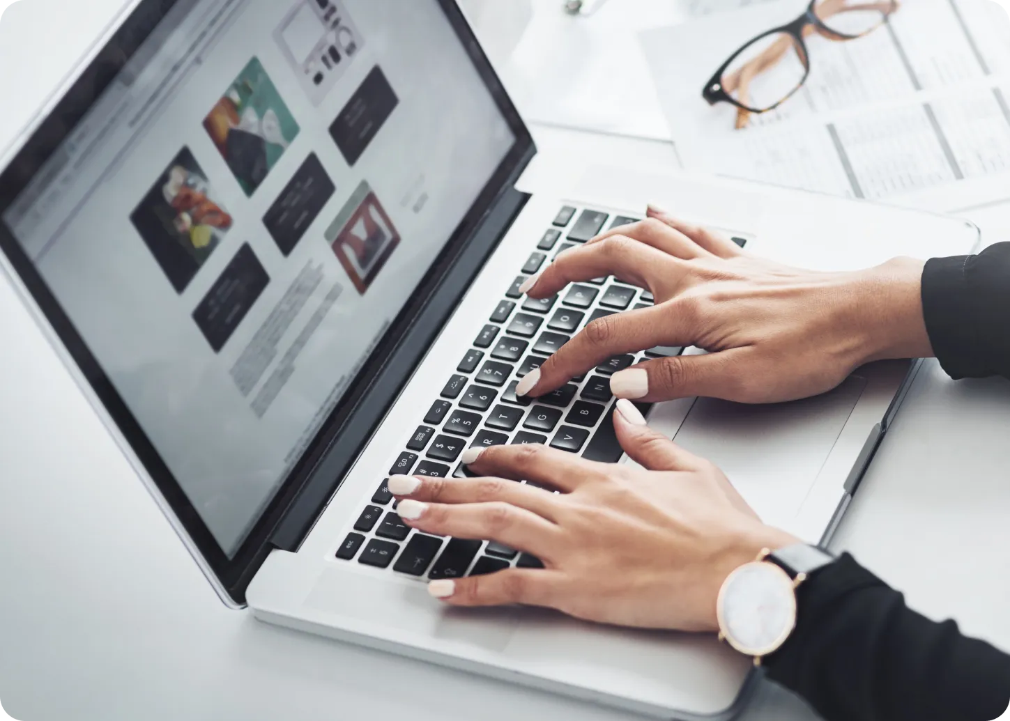Person on laptop browsing a single site 
