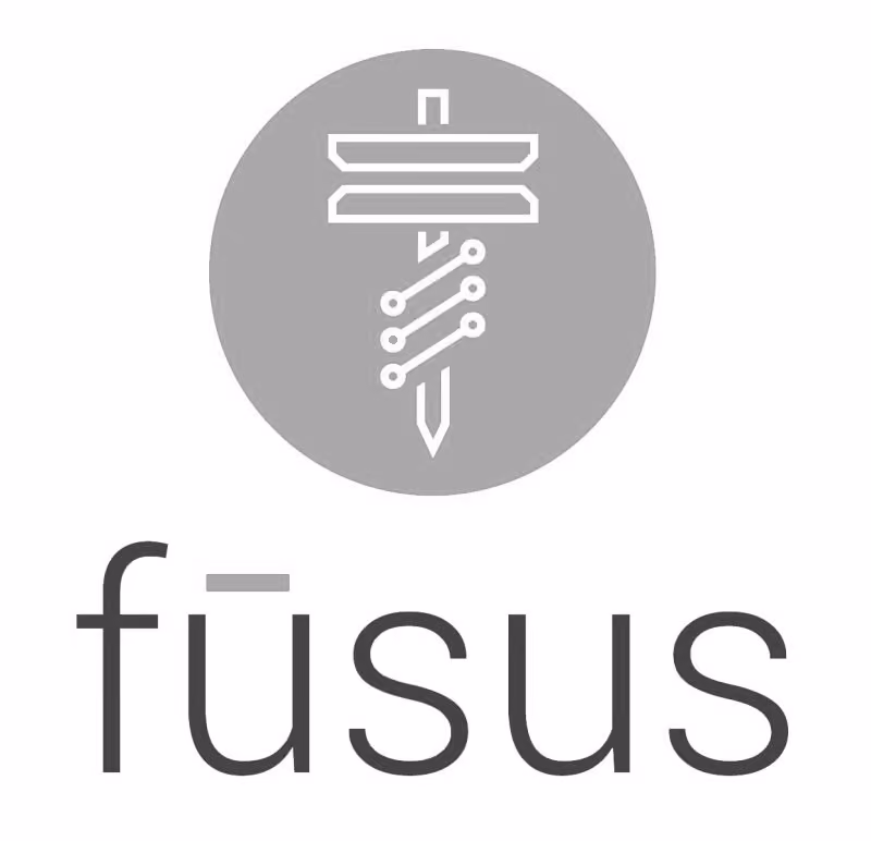 Logo with a grey circle containing a stylized white screw with circuit lines, above lowercase text reading 'fūsus' with a macron over the 'u'.