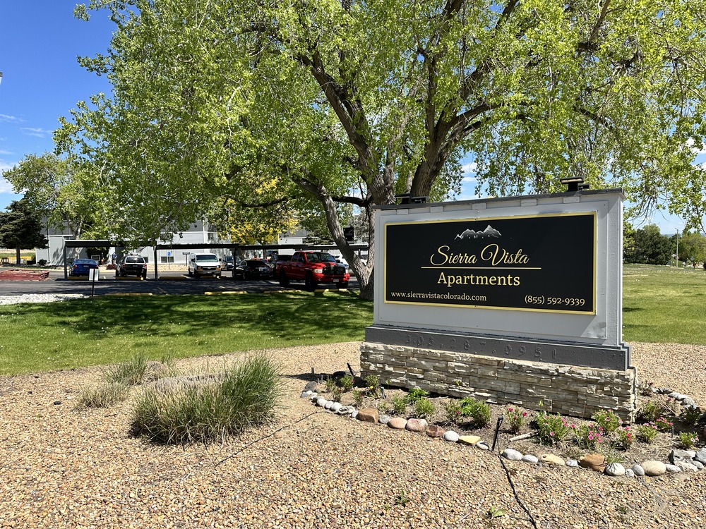 Leasing sign