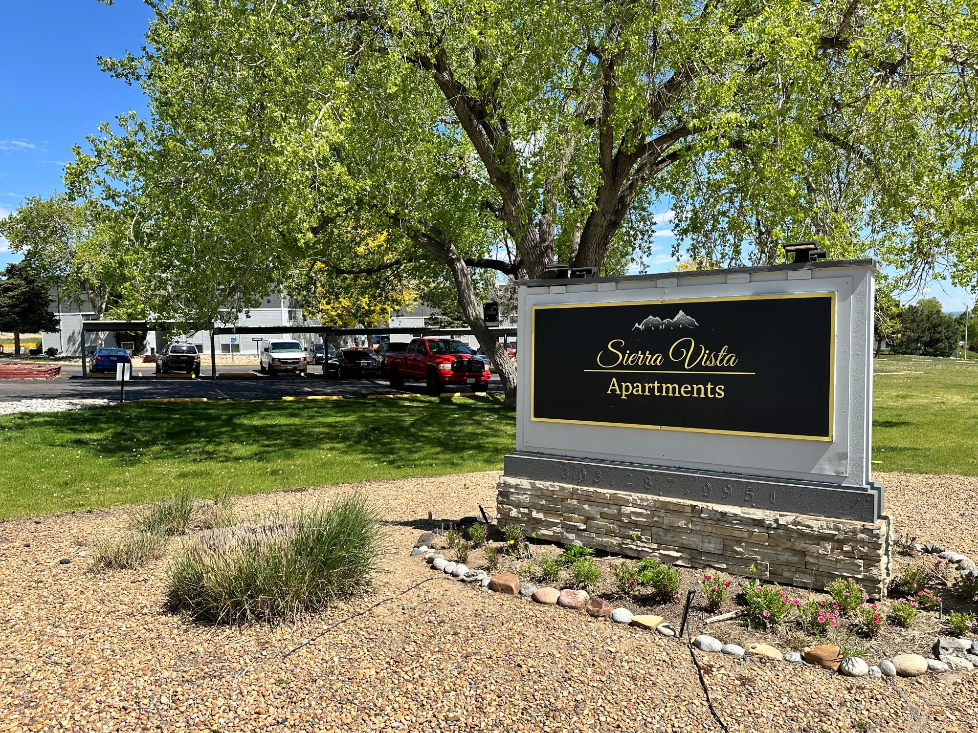 Upclose view of Sierra Vista monument sign