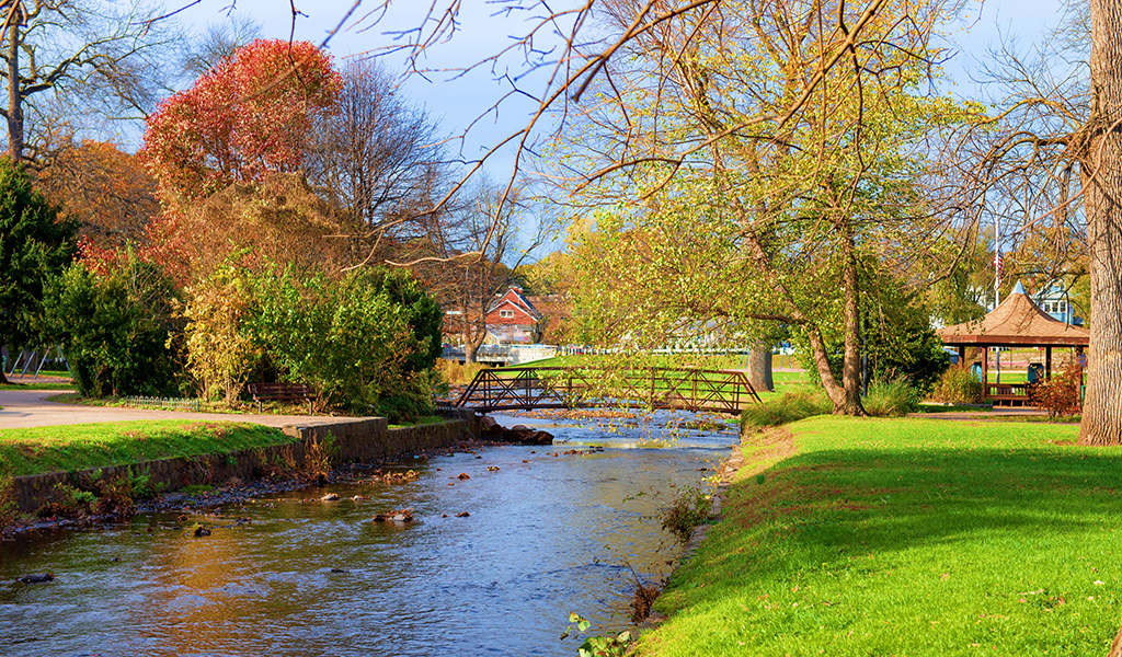 Bridge over stream in Brookside Park