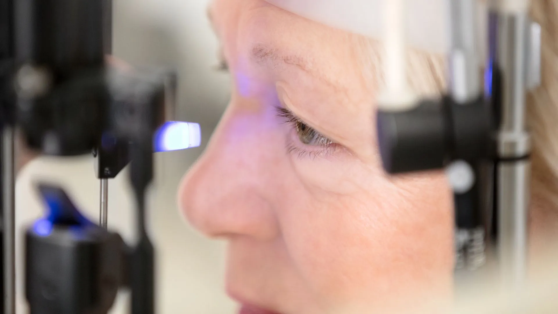 Eye pressure test during an examination