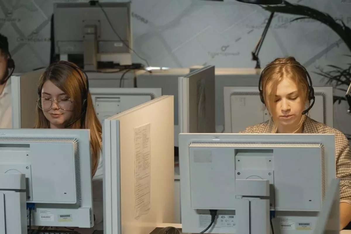 Fax management support services with remote assistants providing hands-on quality control
