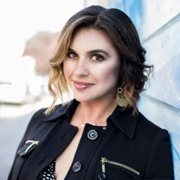 Sarah Koszyk headshot.