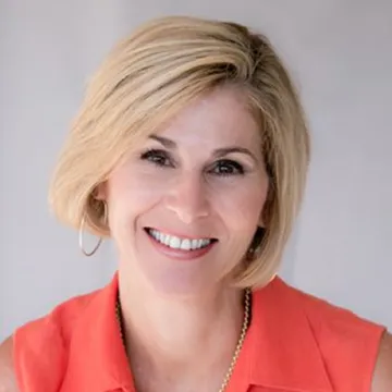 Tracy Owens headshot.